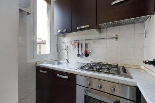 Apartment with Balcony - 50 m far from M1 Pasteur - Milan - 8