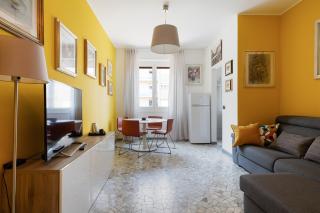 Apartment with Balcony - 50 m far from M1 Pasteur - Milan - 4