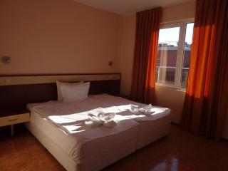 Sunny Flower Family Hotel - 3