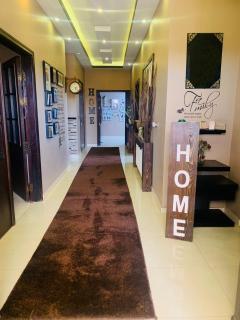 Laura’s Modern Villa - 8