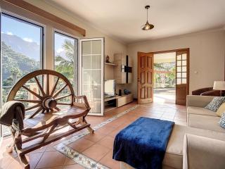 Mountain View Villa by Atlantic Holiday - São Vicente - 8