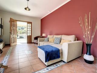 Mountain View Villa by Atlantic Holiday - São Vicente - 5