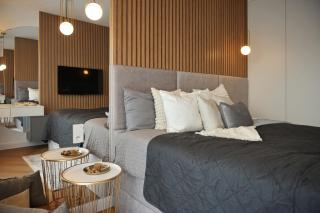 Sand & Wave - Luxury Marina View Apartment with Spa, Pool & Free Parking - 1