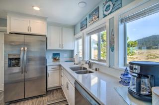 Gold Beach Home with Hot Tub, quarter Mi to Beach! - Gold Beach - 3
