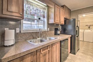 Family Lake Retreat with Screened Deck! - Moneta - 3