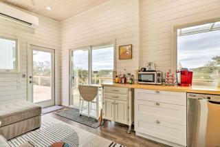 Updated Texas Tiny Home Rental on Lake Travis - Spicewood - 4