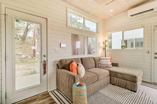 Updated Texas Tiny Home Rental on Lake Travis - Spicewood - 2