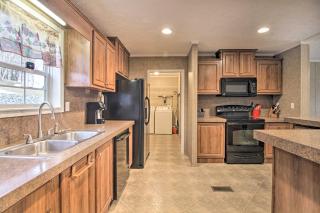 Family Lake Retreat with Screened Deck! - Moneta - 4