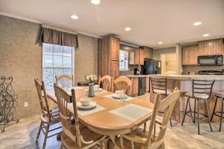 Family Lake Retreat with Screened Deck! - Moneta - 6