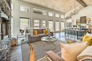 Broken Bow Cabin Luxe Outdoor Area and Hot Tub - 6