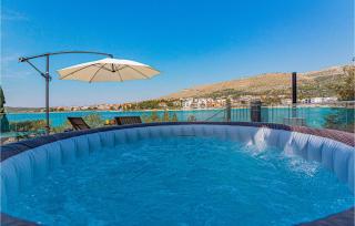 4 Bedroom Amazing Home In Grebastica - Grebaštica - 9