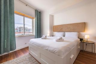 Sunny 2 BDR Apartment by LovelyStay - Charneca - 9