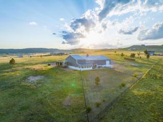 Black Hills Barndo--Game Room, Massage Chair & Hot Tub - Hermosa - 9