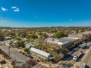 Historic Luxury 5br Estate In Downtown Fredericksburg W Sunday House, Outdoor Fire Pit The Lincoln Street Inn By Boutiq - Fredericksburg - 3