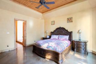 Texas Ranch House with 5 Bedroom and Fish Pond - 9