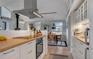 Stunning Home In Glesborg With Kitchen - Glesborg - 2