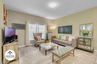4 Bedrooms 3 Bathrooms Storey Lake 4827 Ct - Orlando - 1