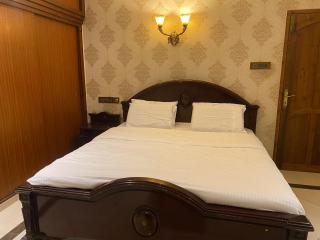 Queen's - Trivandrum - 0
