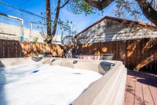 New! Spanish Gem-HotTub-Pool-Mins to River Walk - San Antonio - 8