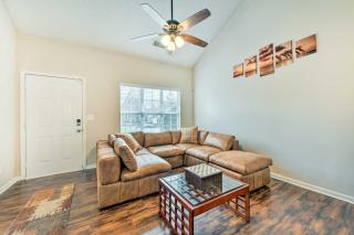 Chic Charlotte Townhome with Community Pool - Charlotte - 5