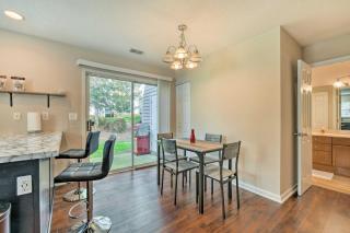 Chic Charlotte Townhome with Community Pool - Charlotte - 2