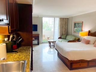 Radiant Luana Waikiki condo - 1