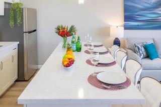 Fabulous Ocean & Diamond Head View with Free Parking! - 1