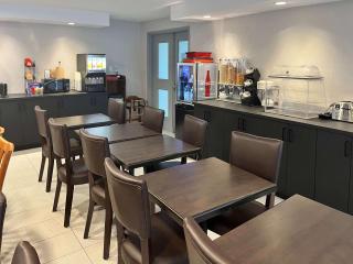 Econo Lodge Airport Quebec - 1