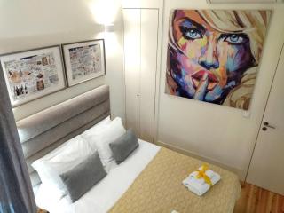 Santa Catarina Patio Apartment - with washer machine - Porto - 1