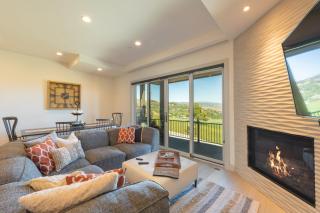 Walk to Skiing Exceptional Juniper Landing 4 BR+Den Private Hot Tub Panoramic Golf Course Views Pool - Park City - 0