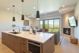 Walk to Skiing Exceptional Juniper Landing 4 BR+Den Private Hot Tub Panoramic Golf Course Views Pool - Park City - 8