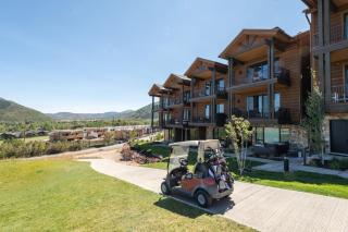 Walk to Skiing Exceptional Juniper Landing 4 BR+Den Private Hot Tub Panoramic Golf Course Views Pool - Park City - 4