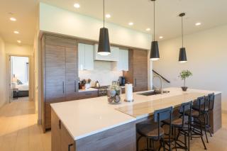 Walk to Skiing Exceptional Juniper Landing 4 BR+Den Private Hot Tub Panoramic Golf Course Views Pool - Park City - 2