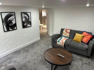 Airport Hideaway - Manchester - 7