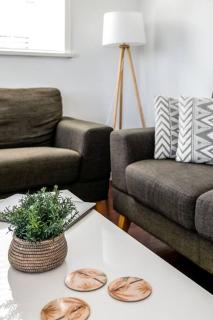 BEACHED @ YAMBA (water views, dog friendly, air con) - Yamba - 7