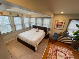 Deluxe King Master Suite - 8
