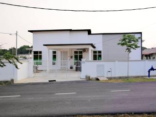 Homestay 88A Melaka for 9 pax with Private Pool, Smart TV, Netflix and Wifi - 7