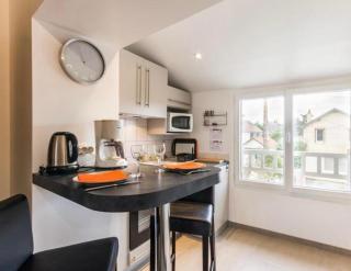 Canadian Beach Hut - 7