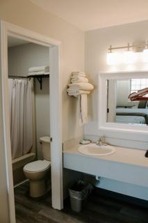 Berlin Village Inn - 7