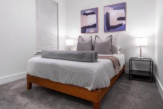 Beautiful Contemporary 4BR near Downtown Dallas - 1