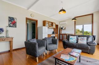 The Beach House- private jacuzzi and wood fire! - Dover - 1