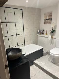 The Old Post Office, Cosy Grade II listed 2 bed apartment Windermere - 6