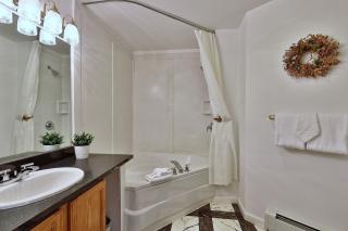 The Birch Ridge- English Gentleman's Room #9 - King Suite in Killington, Vermont, Hot Tub, home - 5
