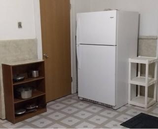 Non-Smokers Only Private Room 5 with Kitchen Best Price for 1 Long-Term Guest - Saint Louis - 8