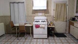 Non-Smokers Only Private Room 5 with Kitchen Best Price for 1 Long-Term Guest - Saint Louis - 6