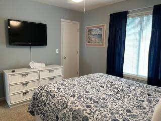 Pink flamingo/walk to beach w/ king bedroom - Myrtle Beach - 4