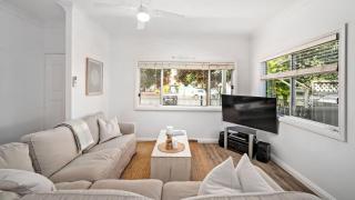 Harrys Pet Friendly Holiday House - Nelson Bay - 2