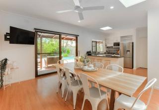 The Pool House - Rosebud - 1
