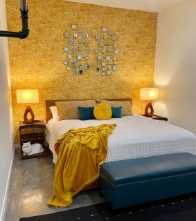 The Mollie Retreat on Route 66 - - 9