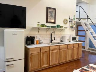 The Mollie Retreat on Route 66 - - 7